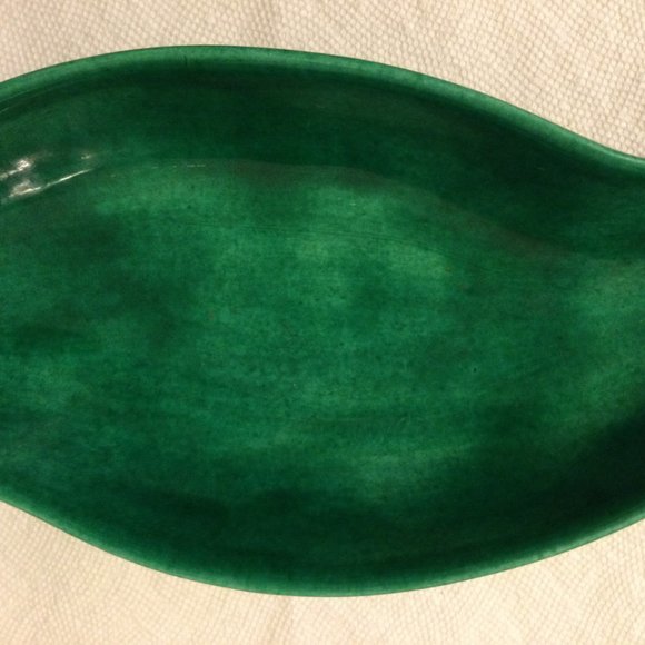 Handmade Green ceramic dish long bowl leaf shaped glossy signed - Picture 5 of 9